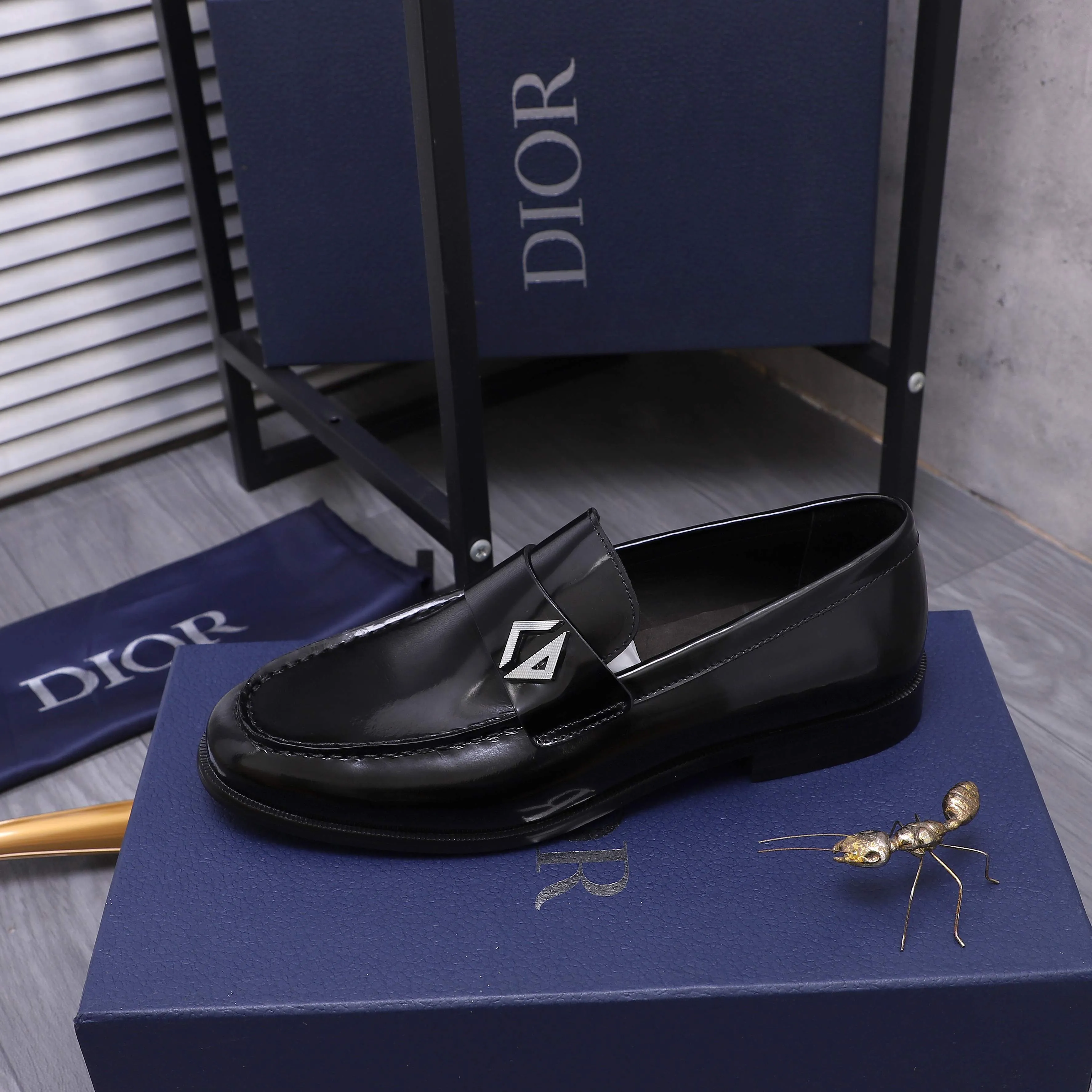 Men's shoes 💰580 Product trademark: Dior "Dior" formal business leather shoes Regular size: 39-45 (45 is custom-made and non-returnable) Product materials: Selected pearlescent cowhide upper, cowhide lining, original outsole
